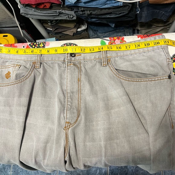 Rocawear Classic Fit Men’s Jeans - Picture 7 of 7